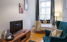 Wawelove Royal Spacious 2 Bedroom Apt 1 Min To Main Sq!
